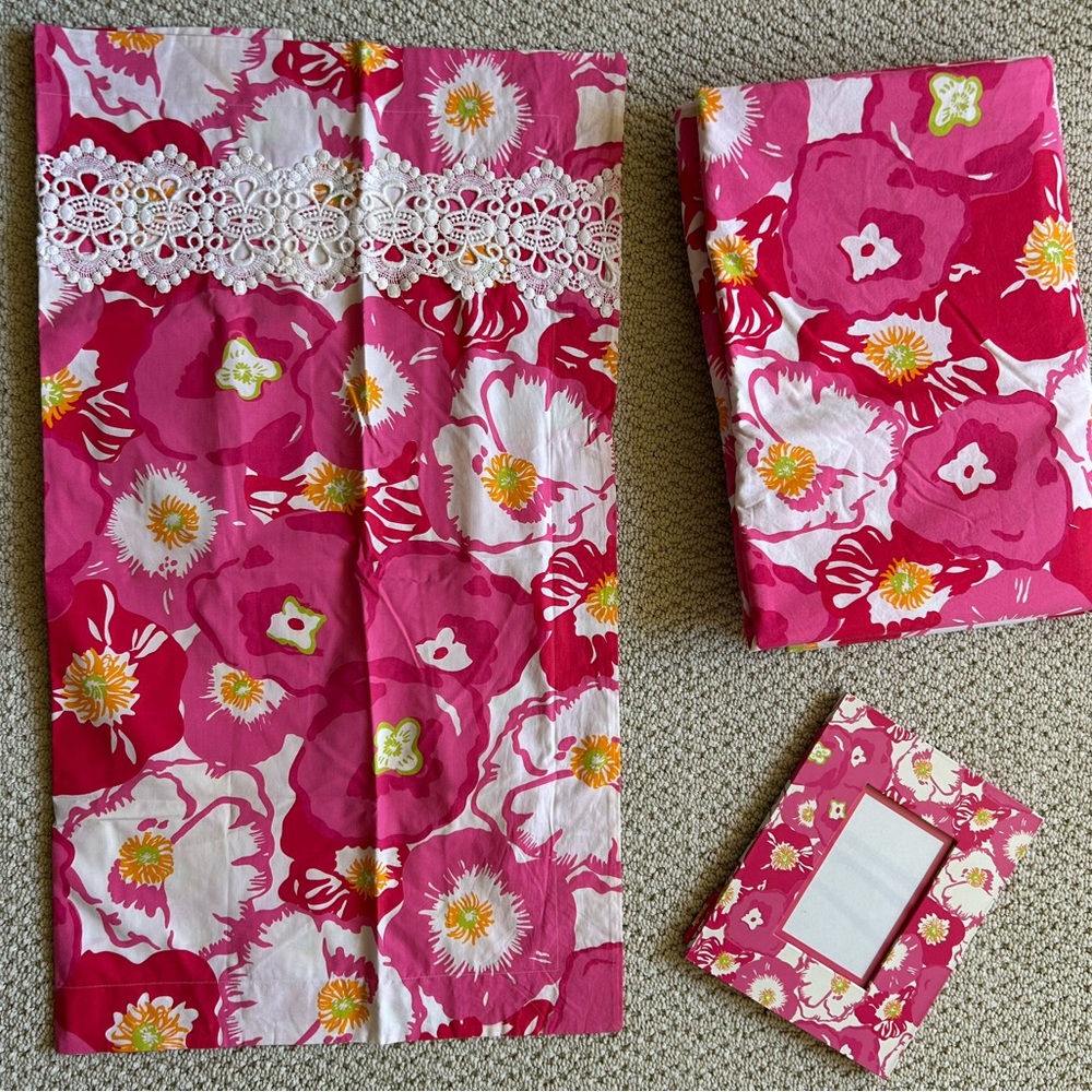 Lilly Pulitzer Pink Floral Twin Duvet Cover & Picture Frame